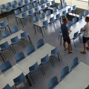 Kantinestol – Cast – kontorindretning -konferencestole-stabelstole