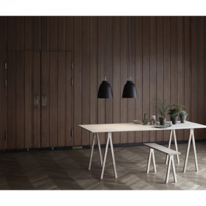 Caravaggio-sort - design– belysning-moedelampe