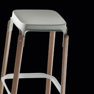 Barstol – hoej stol – Steelwood – kontorindretning-hvid-trae