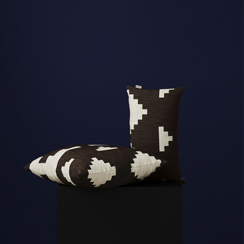 New Works - Ikat Cushion - Kontortilbehoer - Puder Kontortilbehoer - Ikat – indretning -pude-print
