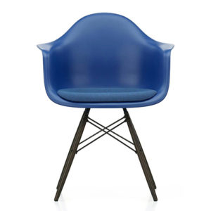 Vitra---Eames---Design---Kontormoebler---Eames-Plastic-Arm-Chair-DAW