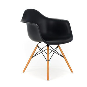 Vitra---Eames---Design---Kontormoebler---Eames-Plastic-Arm-Chair-DAW