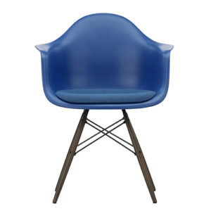 Vitra---Eames---Design---Kontormoebler---Eames-Plastic-Arm-Chair-DAW