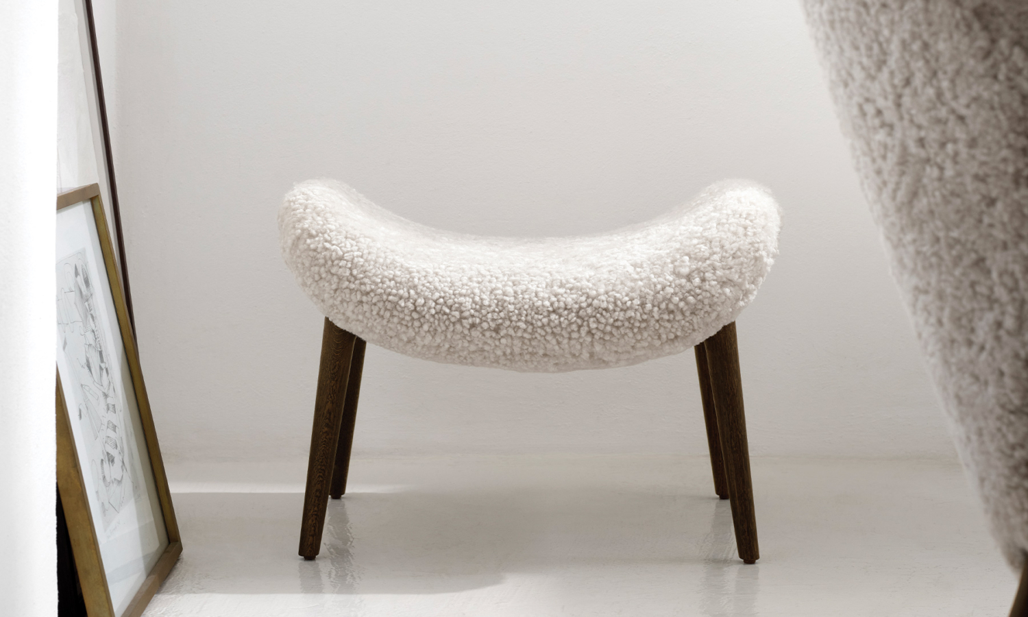 vipp-467-lodge-footstool-curly09-01_0