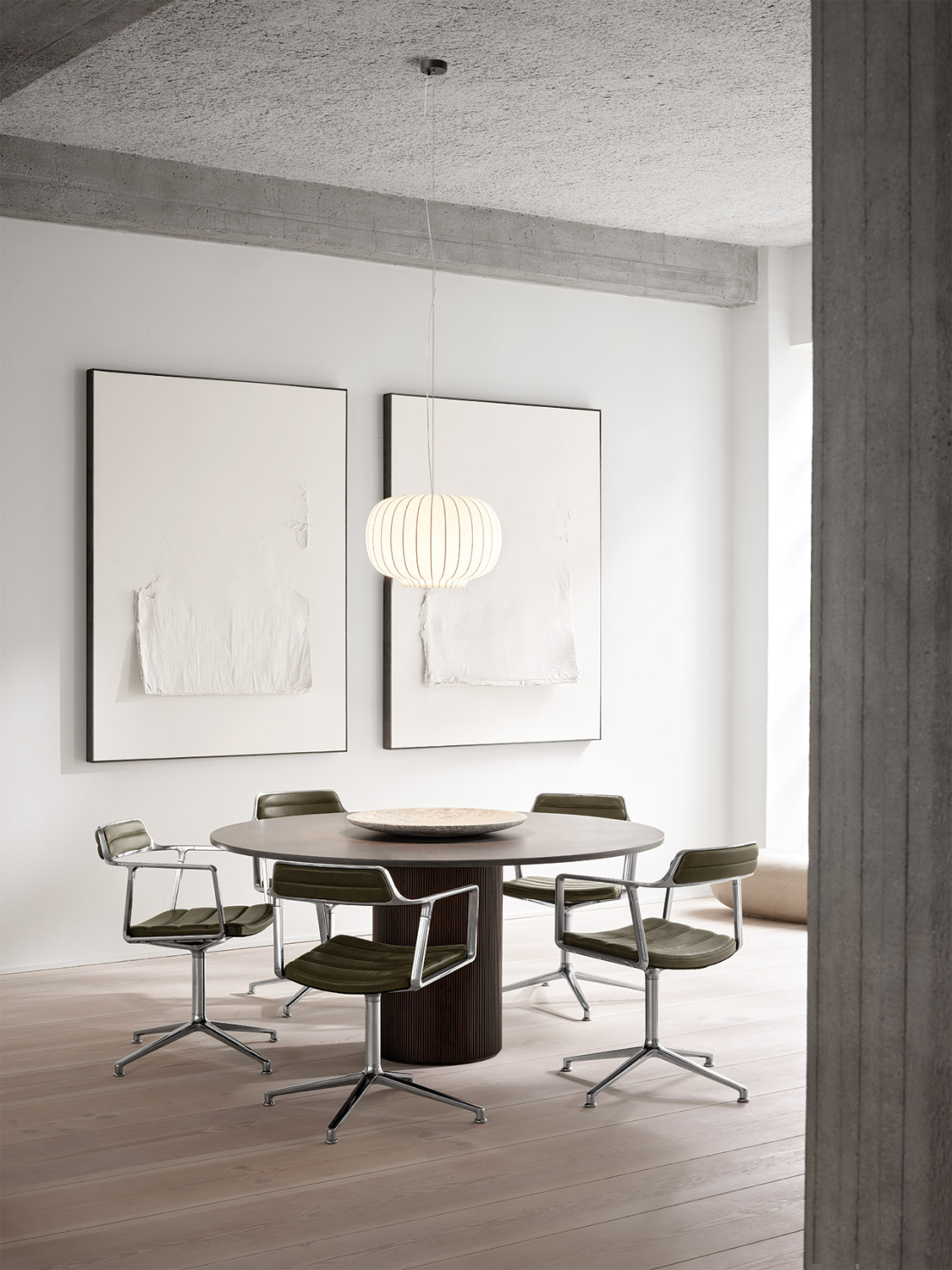 vipp-495-cabin-round-table-darkoak-01_0