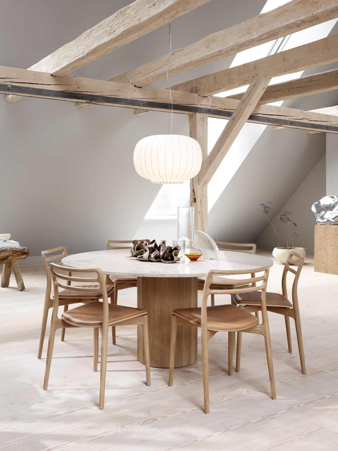 vipp-495-cabin-round-table-lightoak-02_1