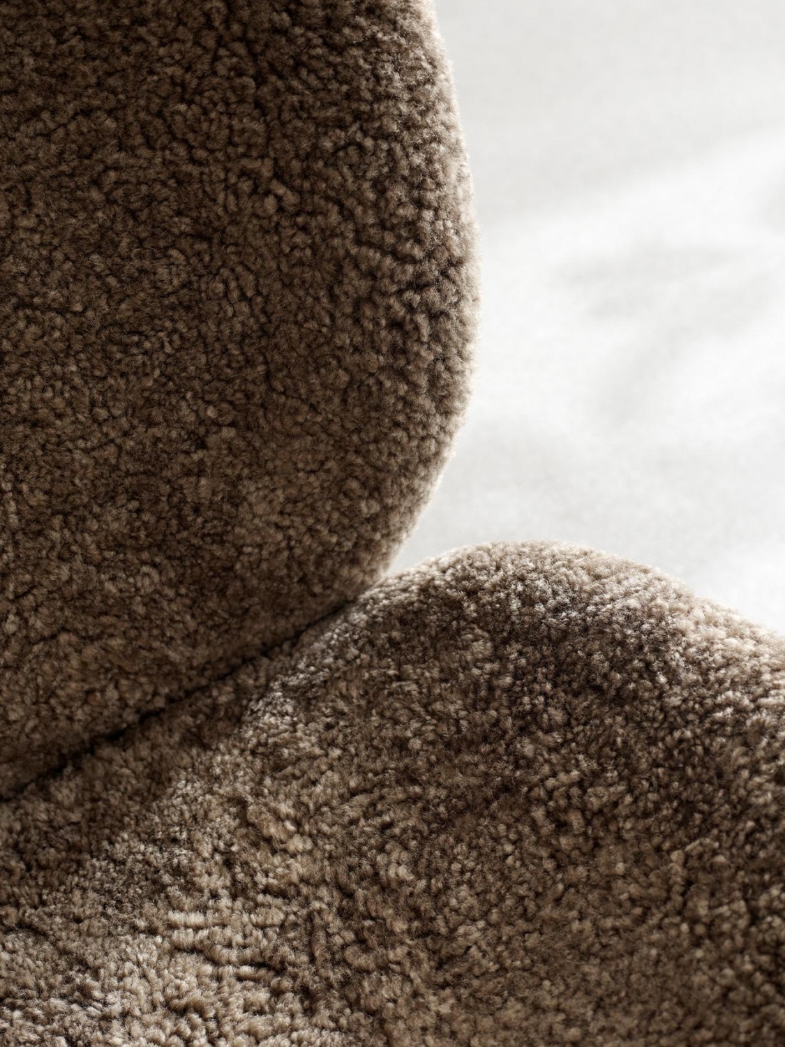 vipp466-lodge-lounge-curly-02_1