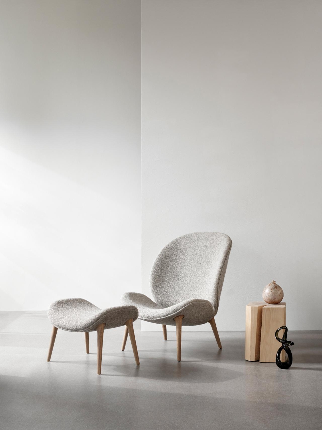 vipp467-lodge-lounge-footstool-barnum-01-low